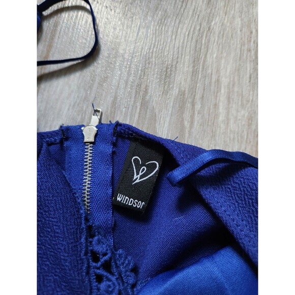 Windsor Crop Top Embroidered Hem Full Zip Back Sleeveless Padded Sz S EUC - Picture 3 of 6